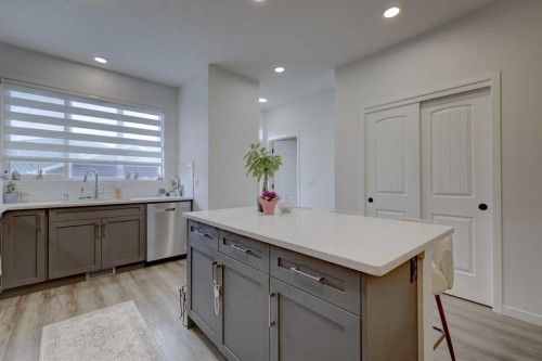 314 Midgrove Link Sw, Airdrie, AB - Indoor Photo Showing Kitchen