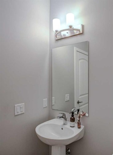52 Masters Link Se, Calgary, AB - Indoor Photo Showing Bathroom