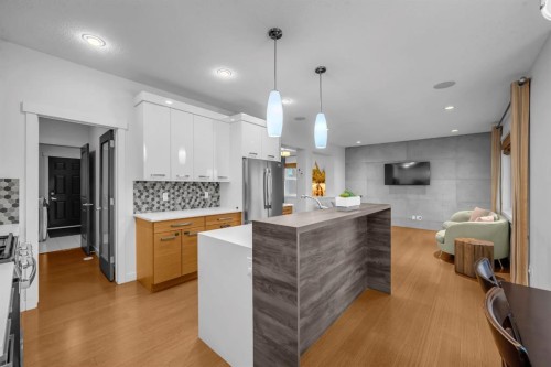 233 Cranarch Common Se, Calgary, AB - Indoor Photo Showing Kitchen With Upgraded Kitchen