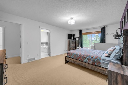 233 Cranarch Common Se, Calgary, AB - Indoor Photo Showing Bedroom