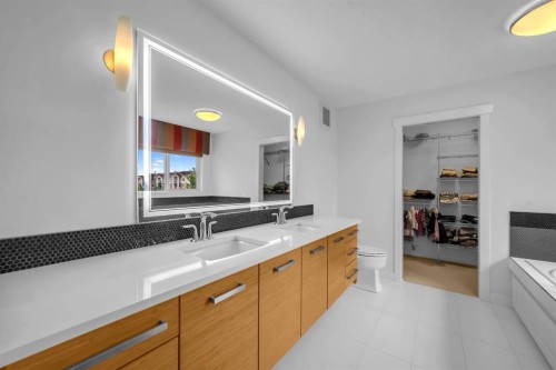 233 Cranarch Common Se, Calgary, AB - Indoor Photo Showing Bathroom