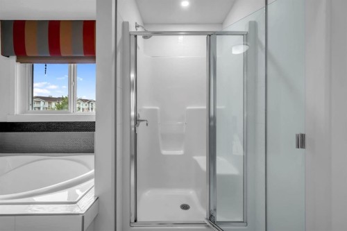 233 Cranarch Common Se, Calgary, AB - Indoor Photo Showing Bathroom