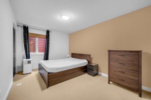 233 Cranarch Common Se, Calgary, AB - Indoor Photo Showing Bedroom
