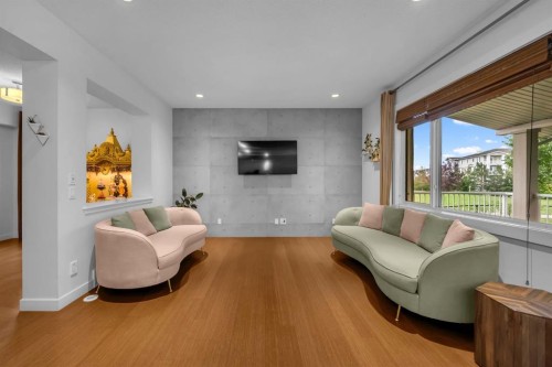 233 Cranarch Common Se, Calgary, AB - Indoor Photo Showing Living Room