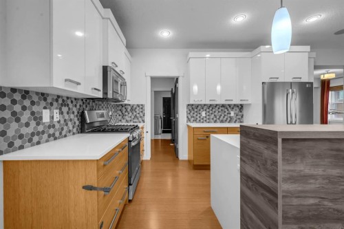 233 Cranarch Common Se, Calgary, AB - Indoor Photo Showing Kitchen With Upgraded Kitchen