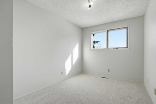 107 Nottingham Road, Calgary, AB - Indoor Photo Showing Other Room