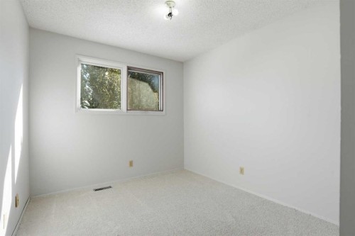 107 Nottingham Road, Calgary, AB - Indoor Photo Showing Other Room