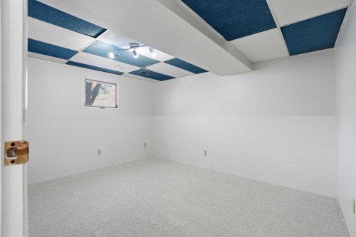 107 Nottingham Road, Calgary, AB - Indoor Photo Showing Other Room