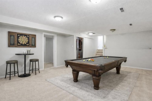 107 Nottingham Road, Calgary, AB - Indoor Photo Showing Other Room