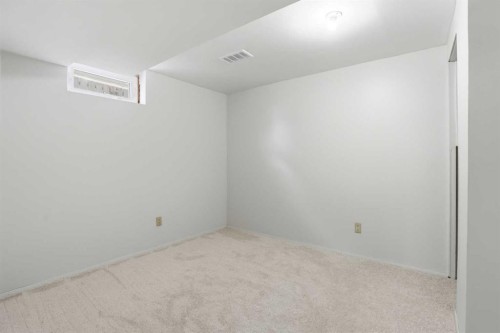 107 Nottingham Road, Calgary, AB - Indoor Photo Showing Other Room