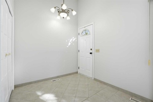 107 Nottingham Road, Calgary, AB - Indoor Photo Showing Other Room