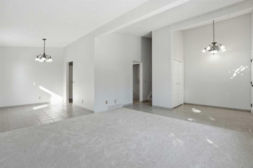 107 Nottingham Road, Calgary, AB - Indoor Photo Showing Other Room
