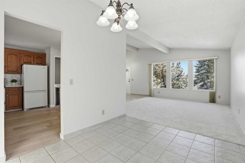 107 Nottingham Road, Calgary, AB - Indoor Photo Showing Kitchen