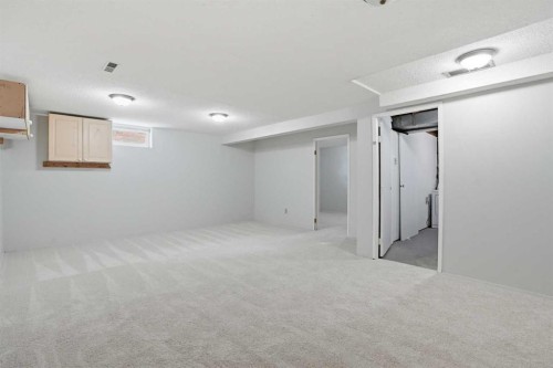 107 Nottingham Road, Calgary, AB - Indoor Photo Showing Other Room