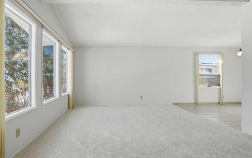 107 Nottingham Road, Calgary, AB - Indoor Photo Showing Other Room