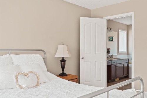 430 Discovery Ridge Boulevard Sw, Calgary, AB - Indoor Photo Showing Bedroom