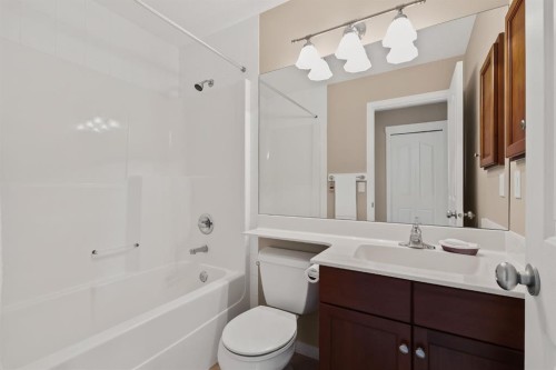 430 Discovery Ridge Boulevard Sw, Calgary, AB - Indoor Photo Showing Bathroom