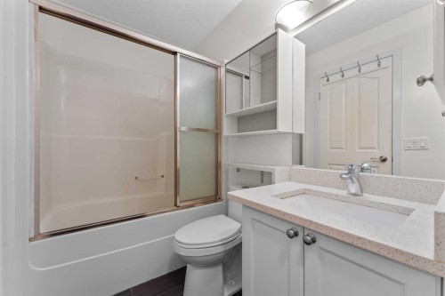 28 Panamount Lane Nw, Calgary, AB - Indoor Photo Showing Bathroom