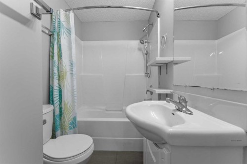 28 Panamount Lane Nw, Calgary, AB - Indoor Photo Showing Bathroom