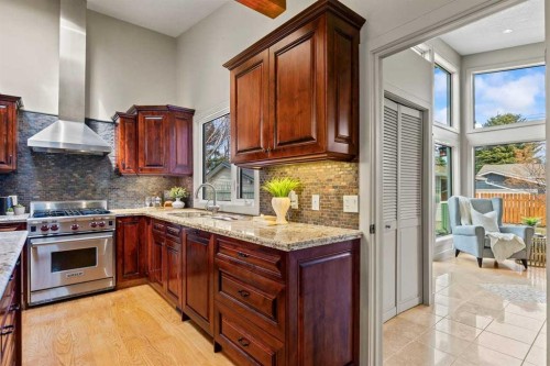 36 Lake Twintree Place Se, Calgary, AB - Indoor Photo Showing Kitchen