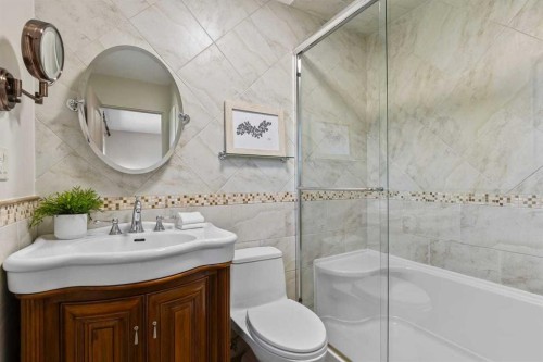36 Lake Twintree Place Se, Calgary, AB - Indoor Photo Showing Bathroom