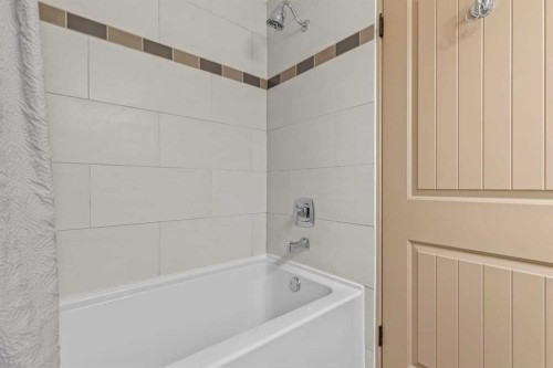 36 Lake Twintree Place Se, Calgary, AB - Indoor Photo Showing Bathroom