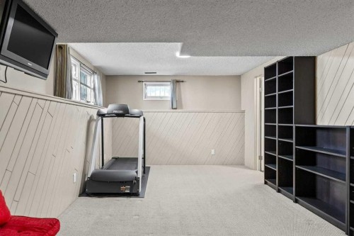 36 Lake Twintree Place Se, Calgary, AB - Indoor