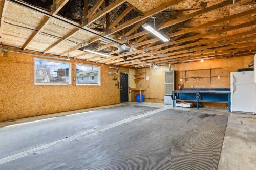 36 Lake Twintree Place Se, Calgary, AB - Indoor Photo Showing Garage