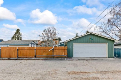 36 Lake Twintree Place Se, Calgary, AB - Outdoor