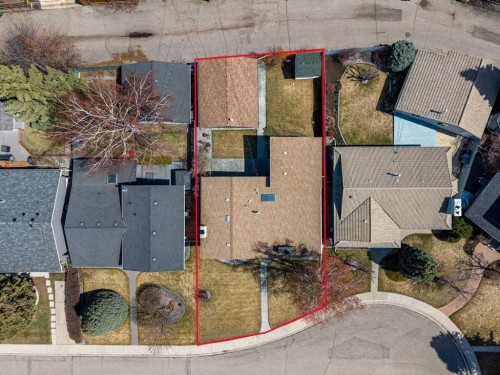 36 Lake Twintree Place Se, Calgary, AB - Outdoor