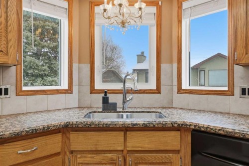 729 Woodbriar Place Sw, Calgary, AB - Indoor Photo Showing Kitchen With Double Sink