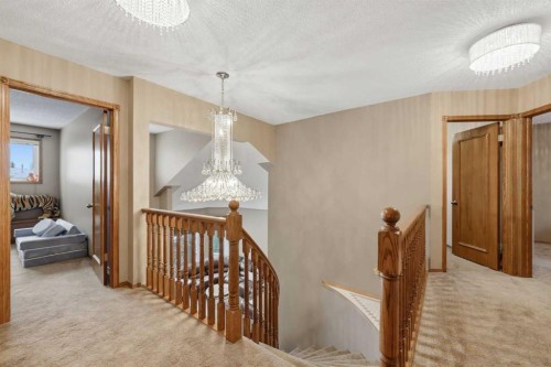 729 Woodbriar Place Sw, Calgary, AB - Indoor Photo Showing Other Room