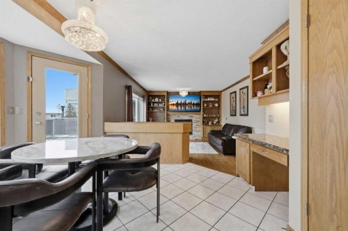729 Woodbriar Place Sw, Calgary, AB - Indoor