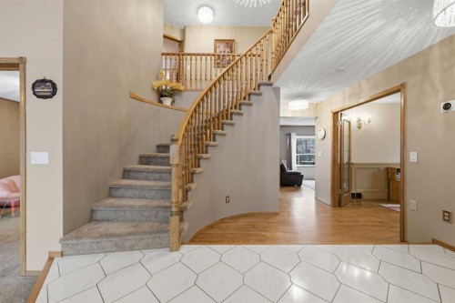 729 Woodbriar Place Sw, Calgary, AB - Indoor Photo Showing Other Room