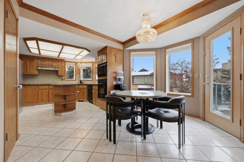 729 Woodbriar Place Sw, Calgary, AB - Indoor Photo Showing Dining Room