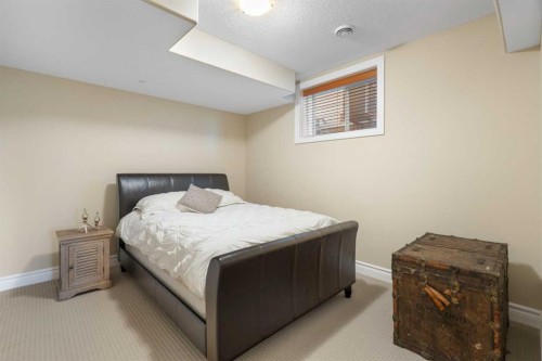 70 Muirfield Boulevard, Lyalta, AB - Indoor Photo Showing Bedroom