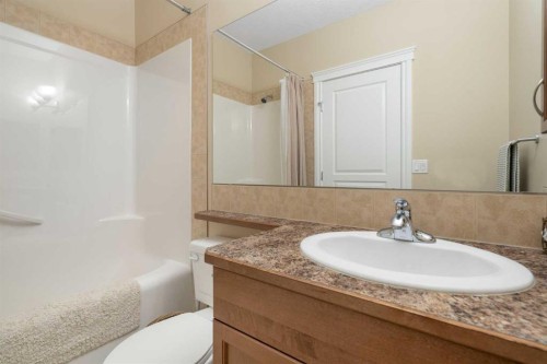70 Muirfield Boulevard, Lyalta, AB - Indoor Photo Showing Bathroom