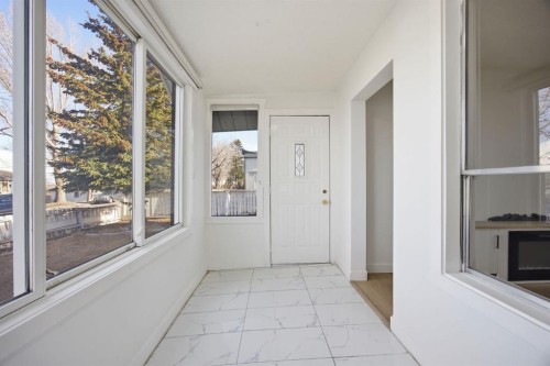 1503 Child Avenue Ne, Calgary, AB - Indoor Photo Showing Other Room