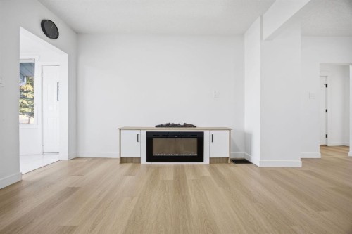 1503 Child Avenue Ne, Calgary, AB - Indoor Photo Showing Living Room
