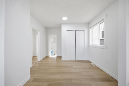 1503 Child Avenue Ne, Calgary, AB - Indoor Photo Showing Other Room