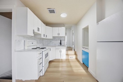 1503 Child Avenue Ne, Calgary, AB - Indoor Photo Showing Kitchen