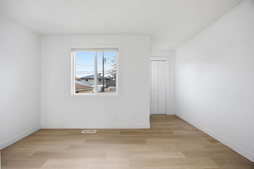 1503 Child Avenue Ne, Calgary, AB - Indoor Photo Showing Other Room