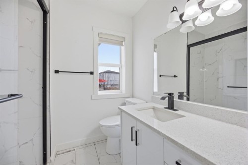 1503 Child Avenue Ne, Calgary, AB - Indoor Photo Showing Bathroom