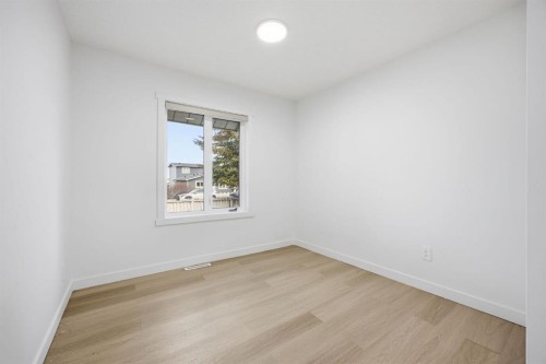 1503 Child Avenue Ne, Calgary, AB - Indoor Photo Showing Other Room