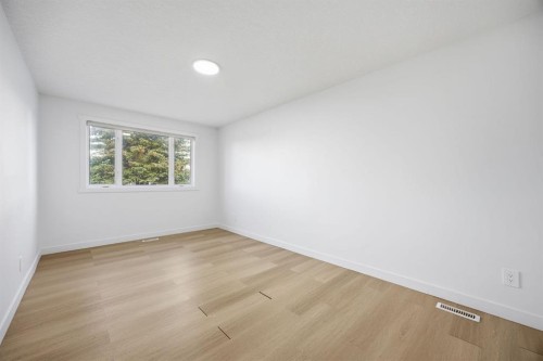 1503 Child Avenue Ne, Calgary, AB - Indoor Photo Showing Other Room