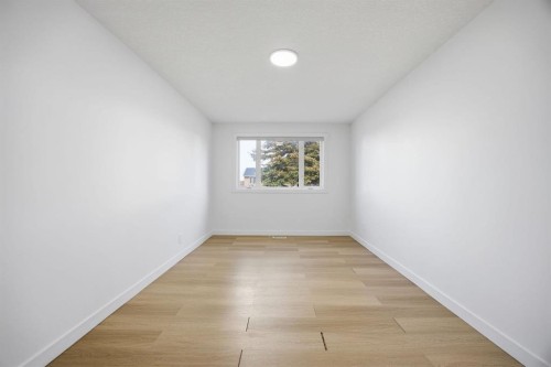 1503 Child Avenue Ne, Calgary, AB - Indoor Photo Showing Other Room