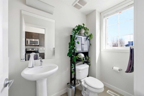 14 Nolan Hill Gate Nw, Calgary, AB - Indoor Photo Showing Bathroom