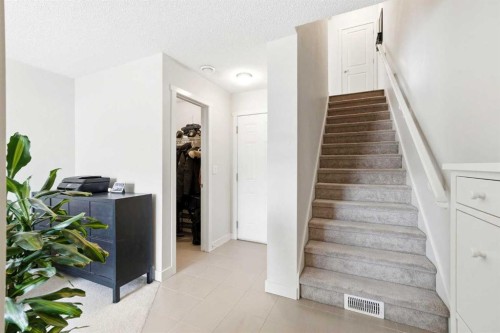 14 Nolan Hill Gate Nw, Calgary, AB - Indoor Photo Showing Other Room