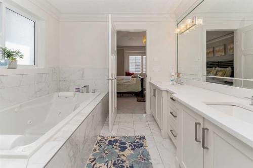 129 Kinniburgh Gardens, Chestermere, AB - Indoor Photo Showing Bathroom