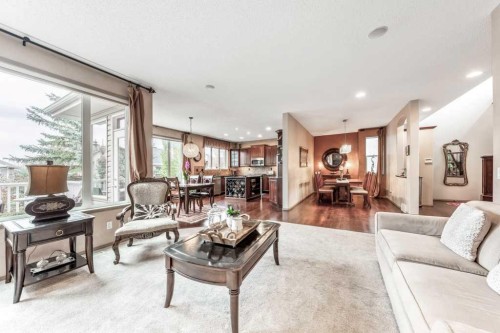 40 Cougar Ridge Heights Sw, Calgary, AB - Indoor Photo Showing Living Room